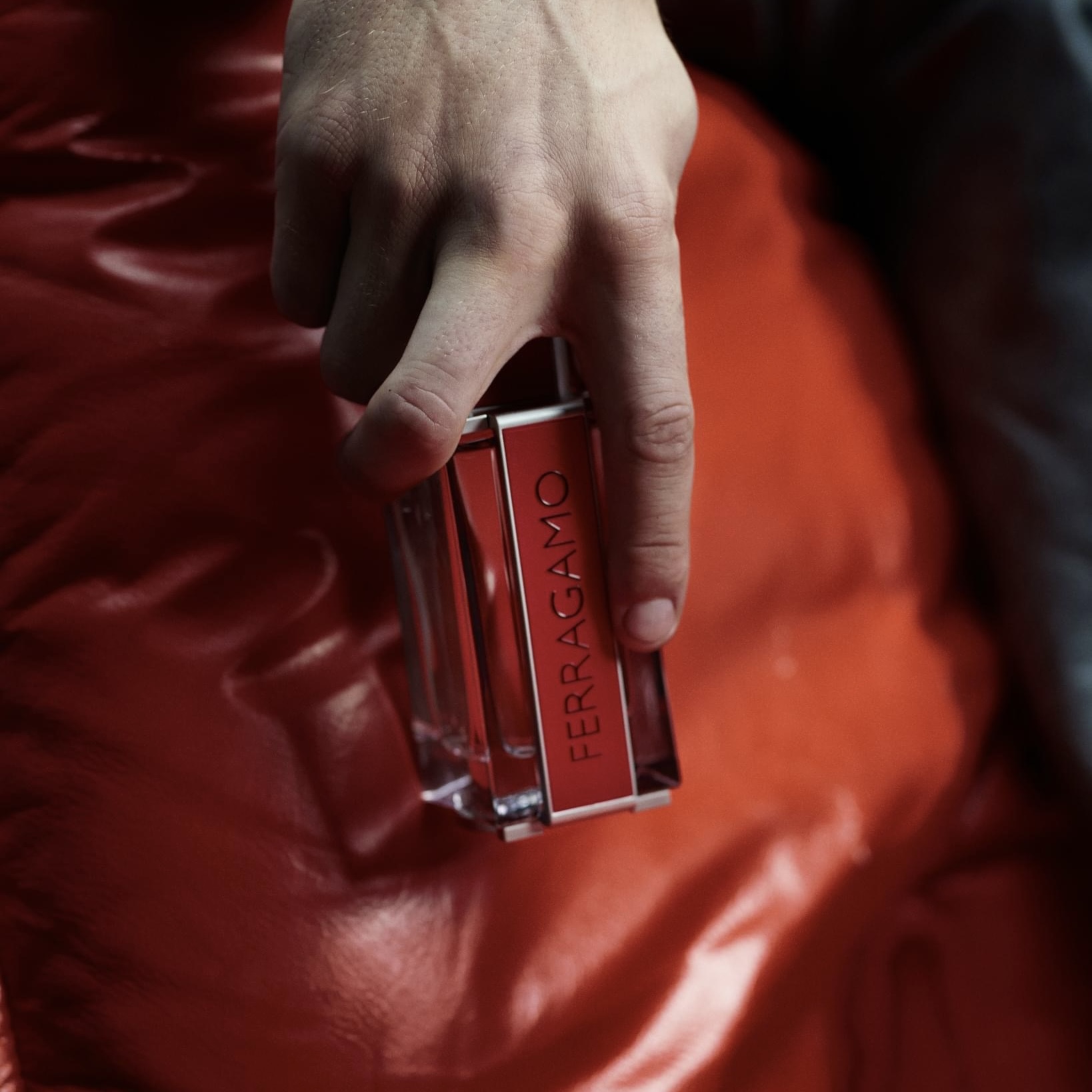 Nuoc-hoa-Salvatore-Ferragamo-Red-Leather-4