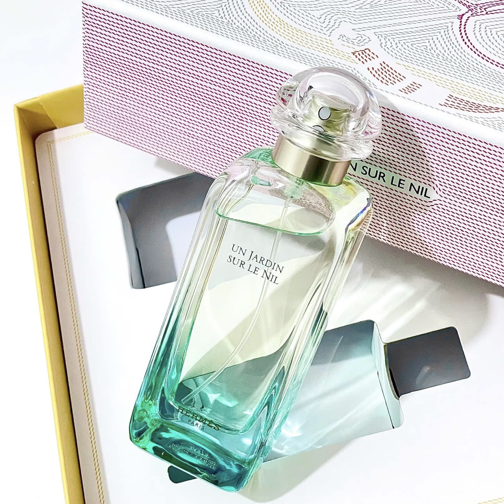 Set-nuoc-hoa-Hermes-Un-Jardin-Sur-Le-Nil-EDT-1